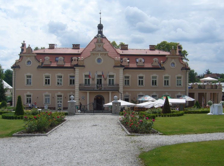 Zámek Lojovice, Velké Popovice, Czech Republic (Czechia)